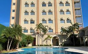 Hotel Oeste Plaza